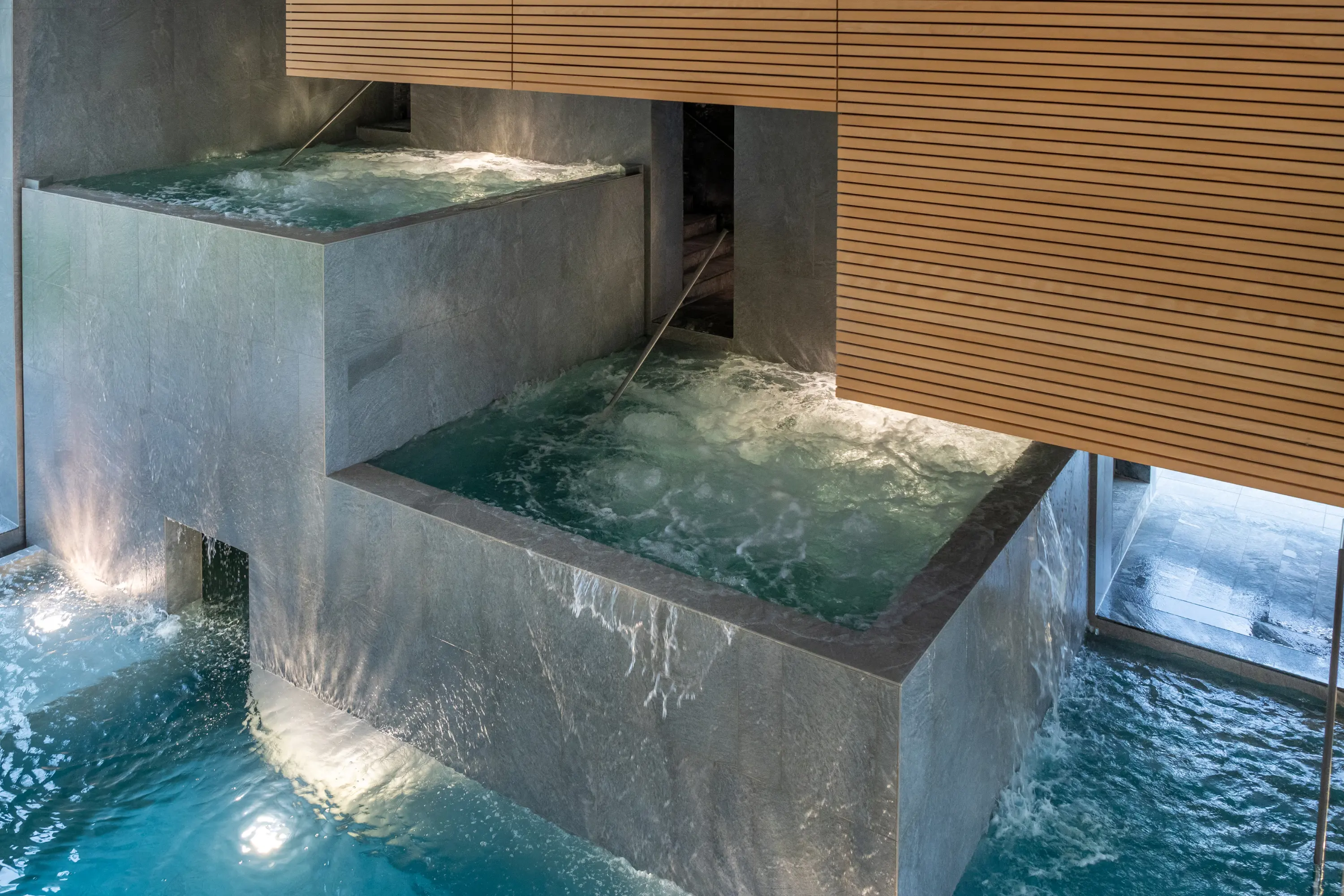 Terrassenförmige Badelandschaft