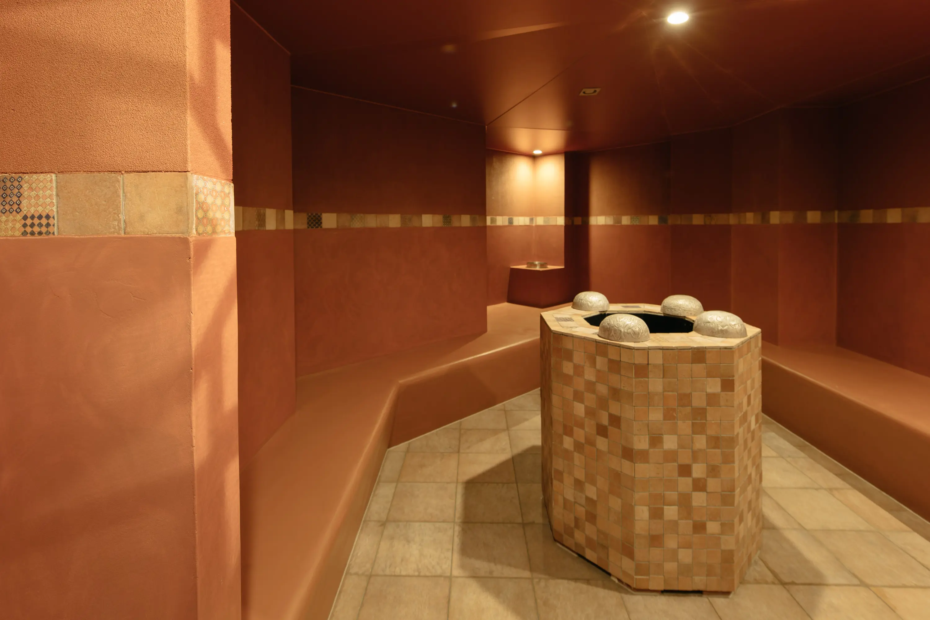 Sogukluk Blütendampfraum – entspanne im duftenden Dampf des Hammam.