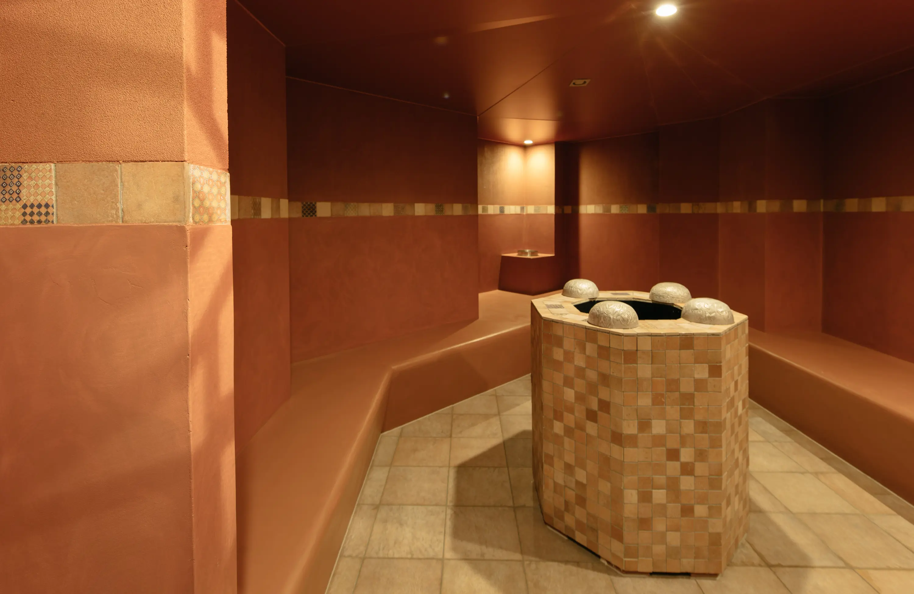 Sogukluk Blütendampfraum – entspanne im duftenden Dampf des Hammam.