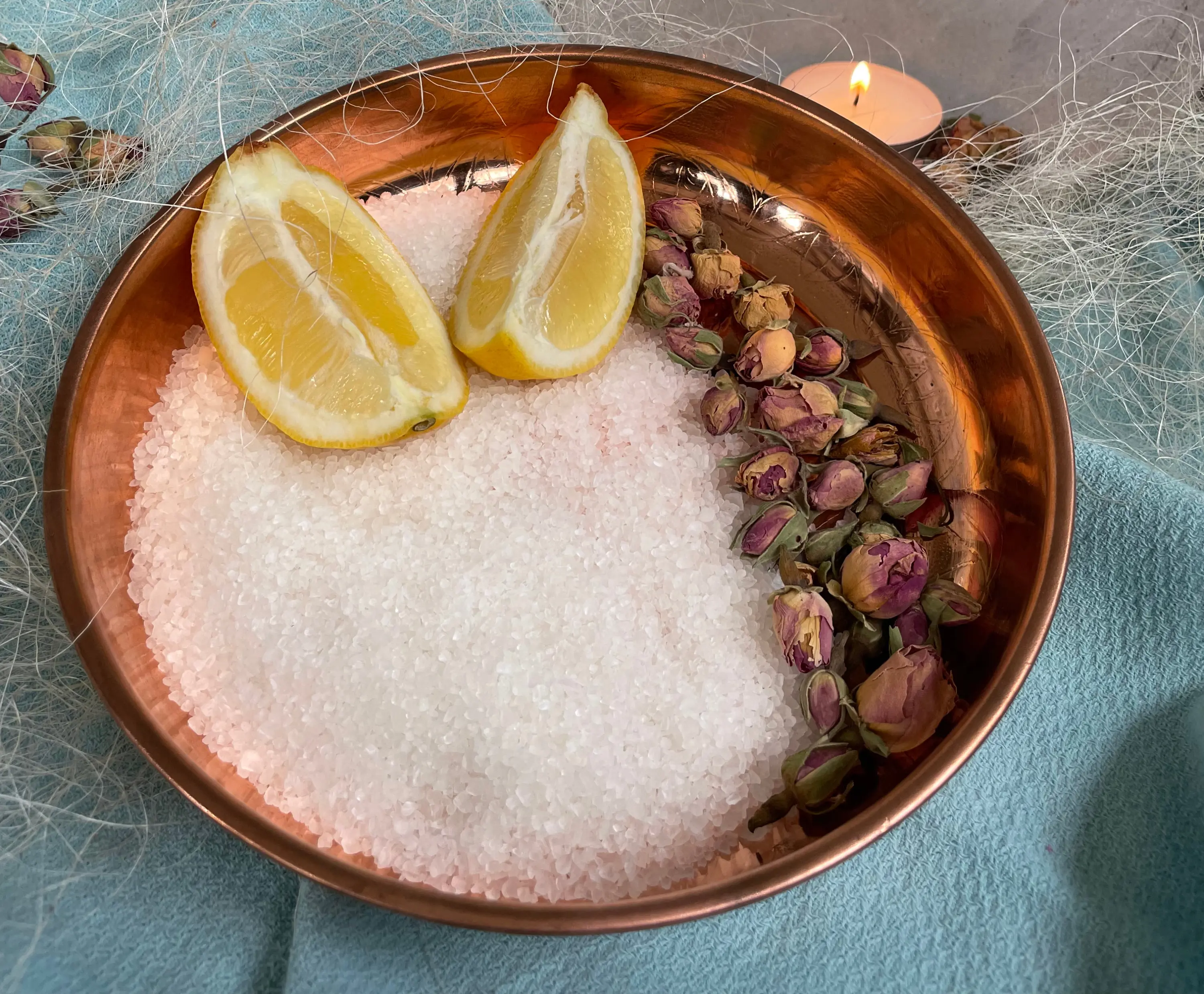 Fussbad mit Meersalz und Zitrone