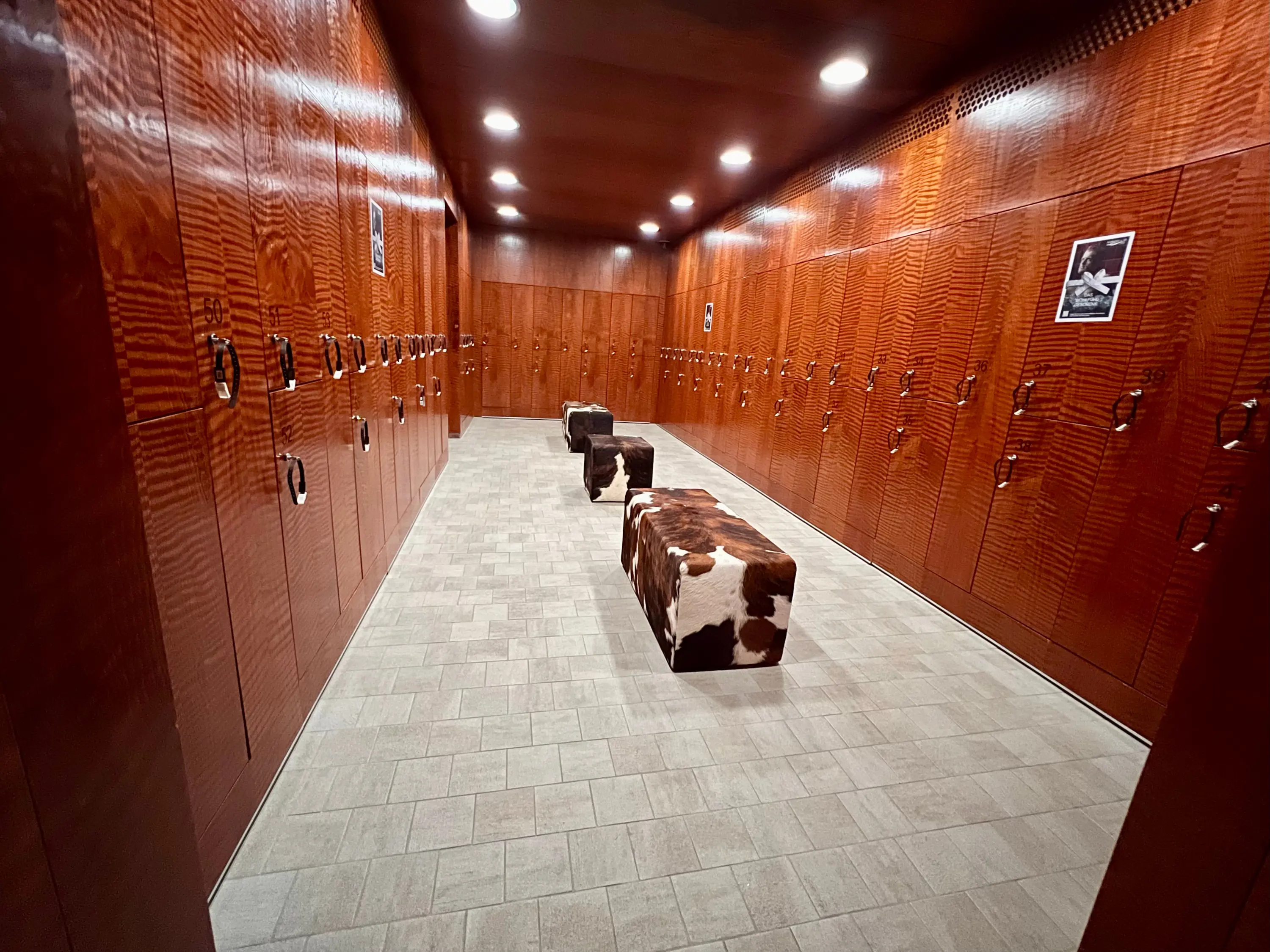 Garderobe im Mineralbad & Spa Samedan