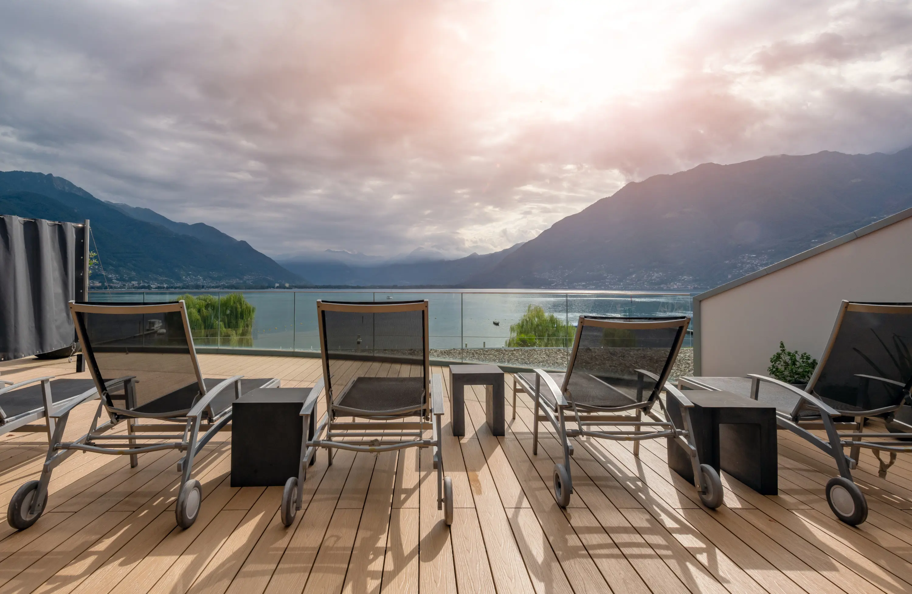 Panorama-Terrasse mit Blick auf den Lago Maggiore