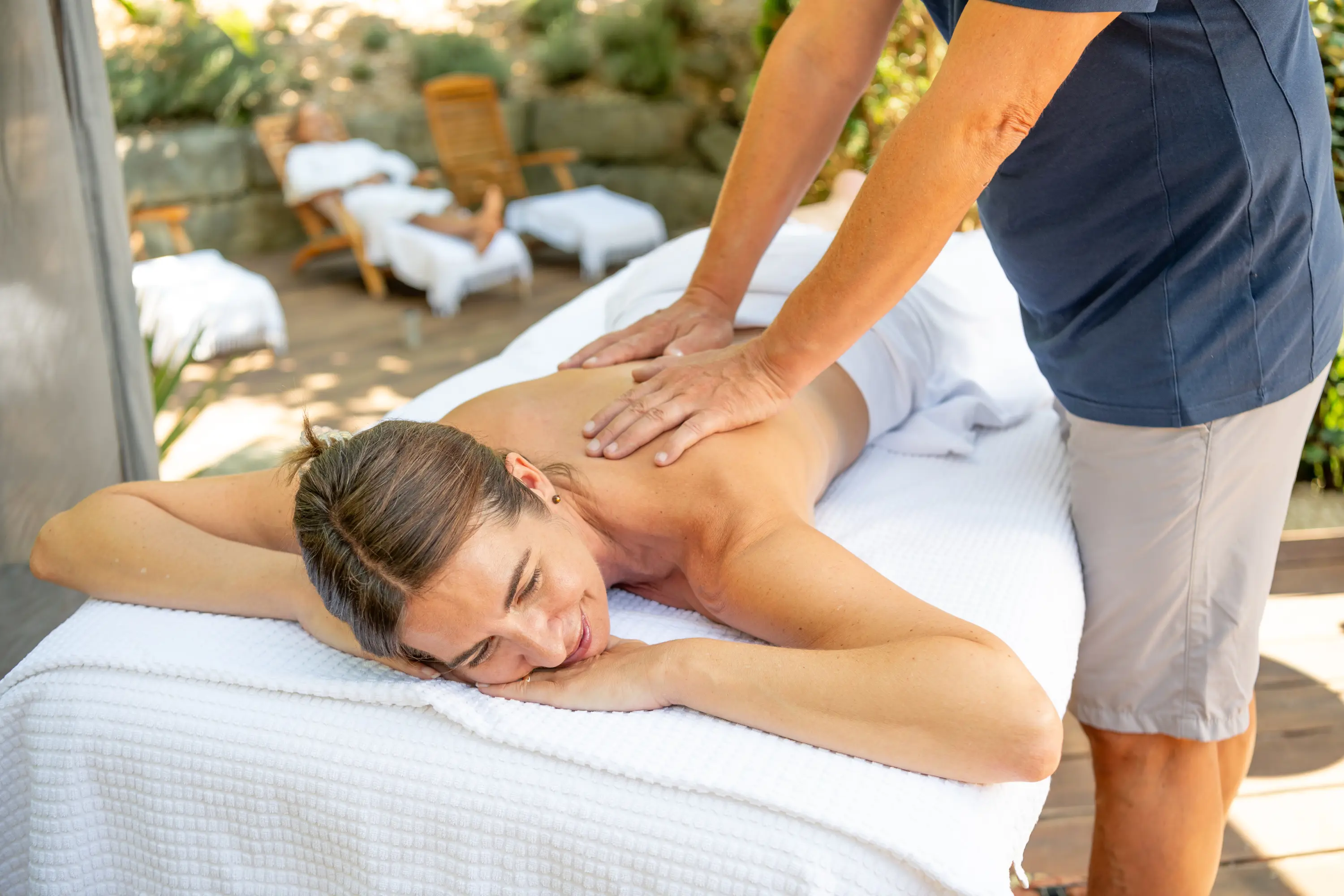 Massage im Aussenpavillon