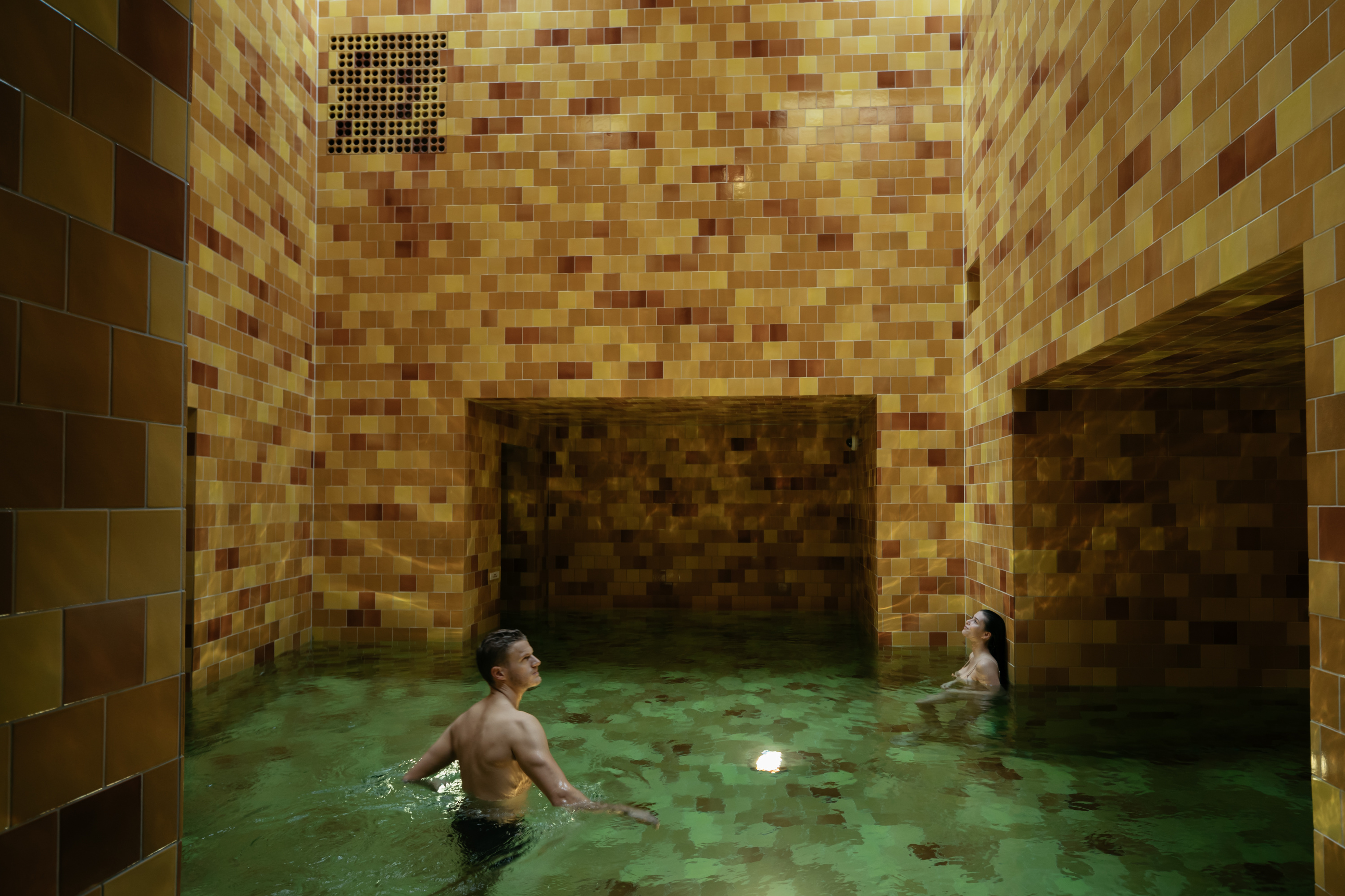 Entspannen im Alpenbad im Mineralbad & Spa