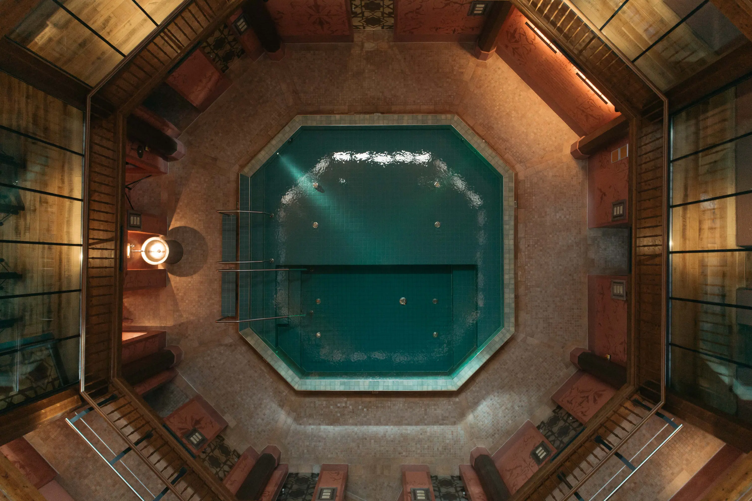 Sicaklik – zentrales Entspannungsbad im Hammam unter der 13 Meter hohen Kuppel.