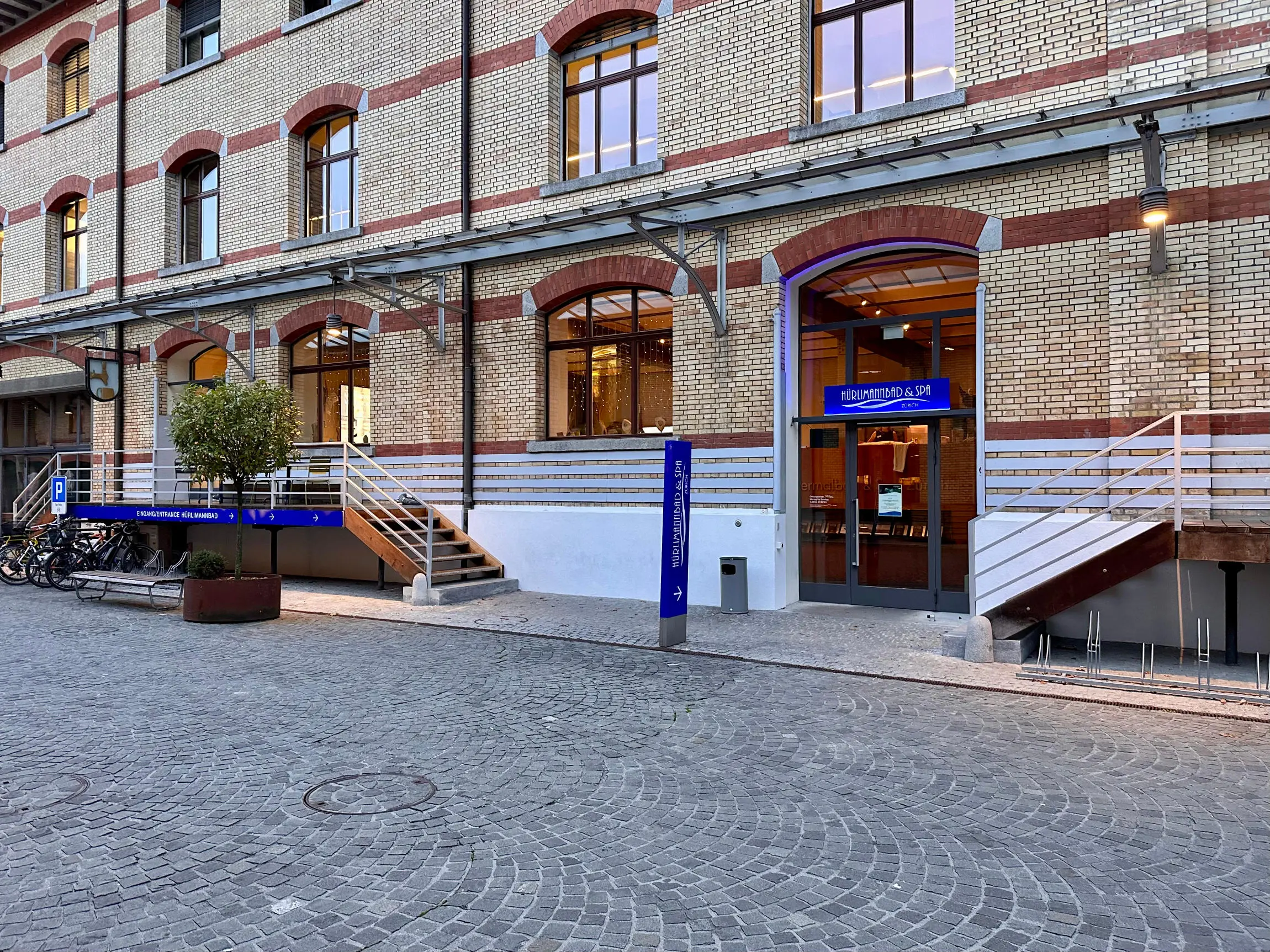 Eingang ins Hürlimannbad & Spa