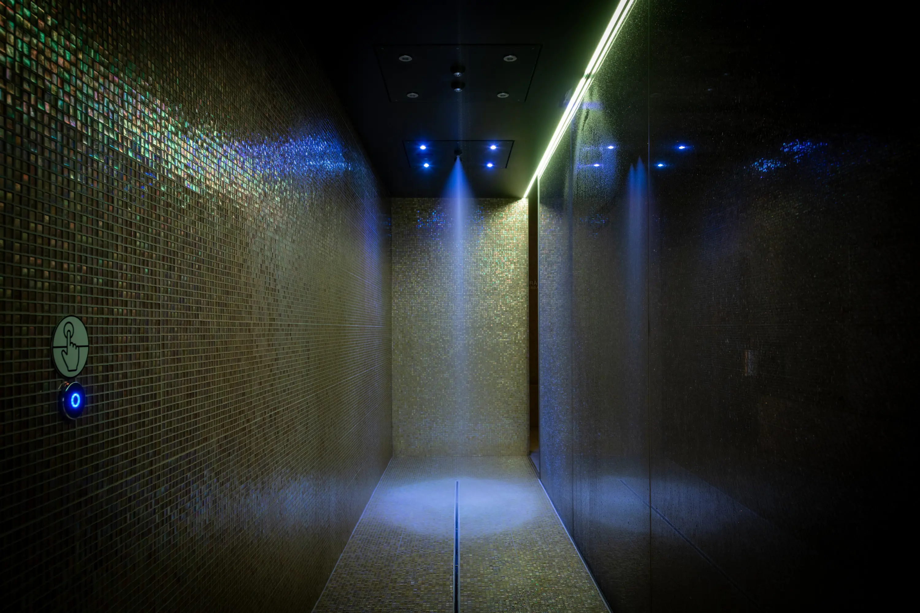 Regenduschen im Thermalbadbereich