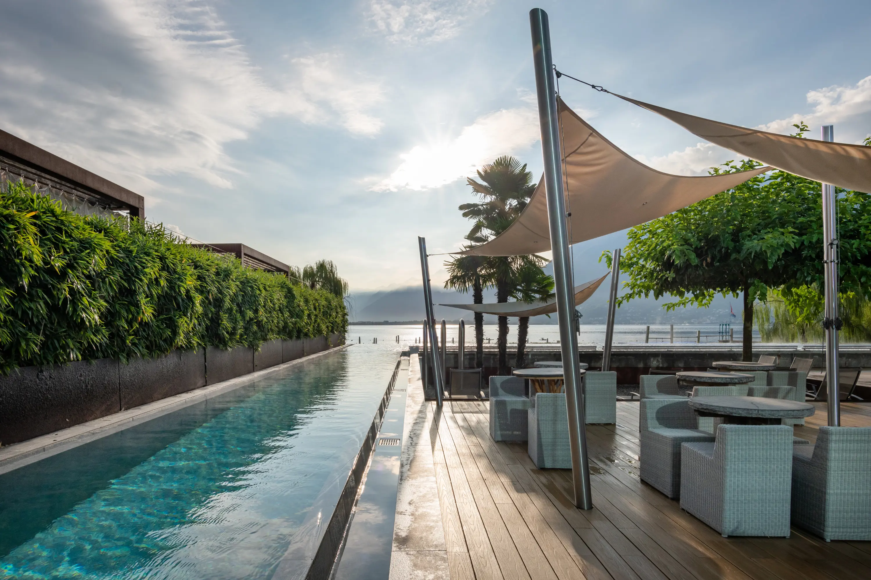 Aussenbad mit Blick auf den Lago Maggiore