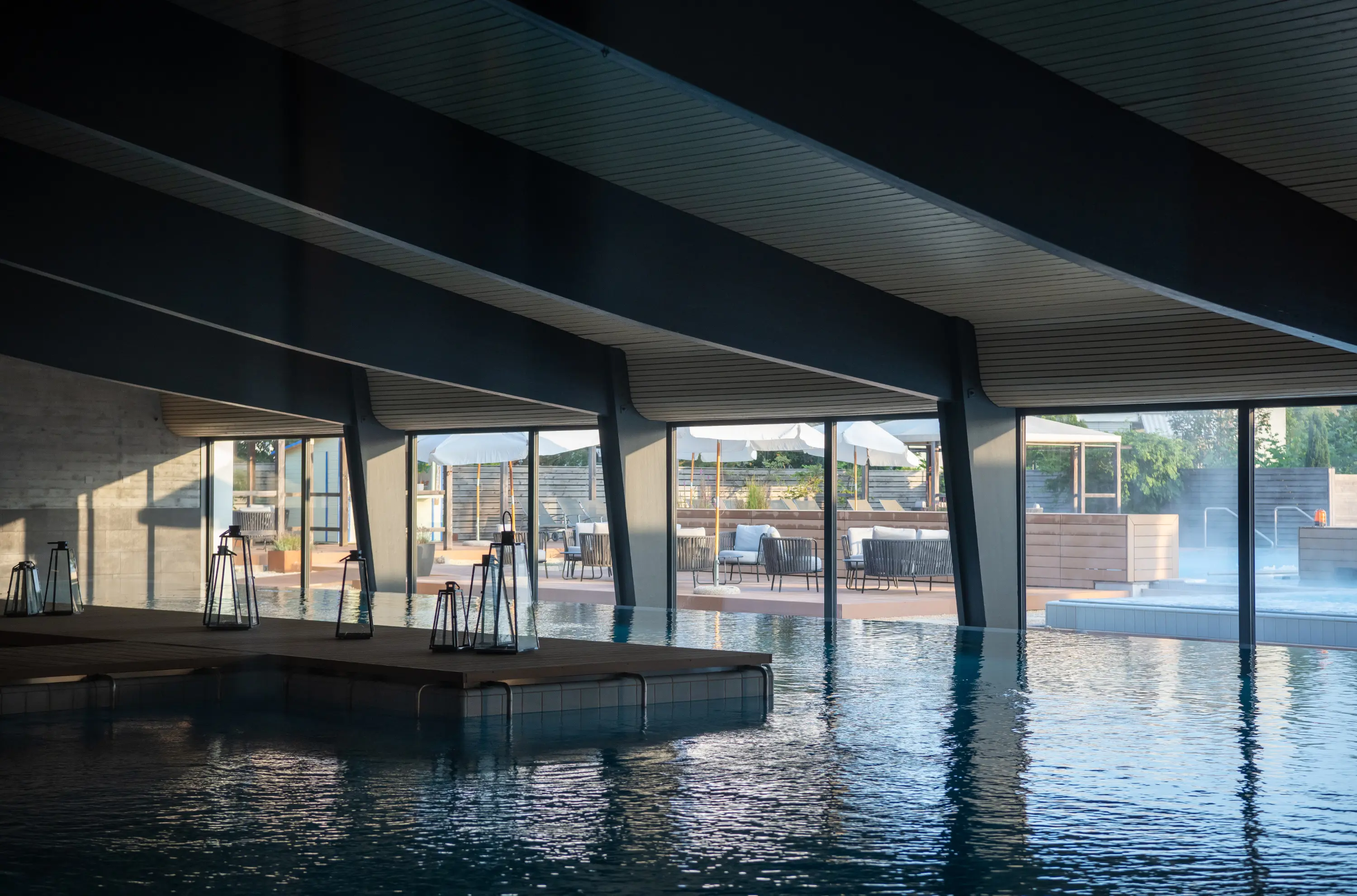 Solbad im Innenbereich mit Blick nach Aussen