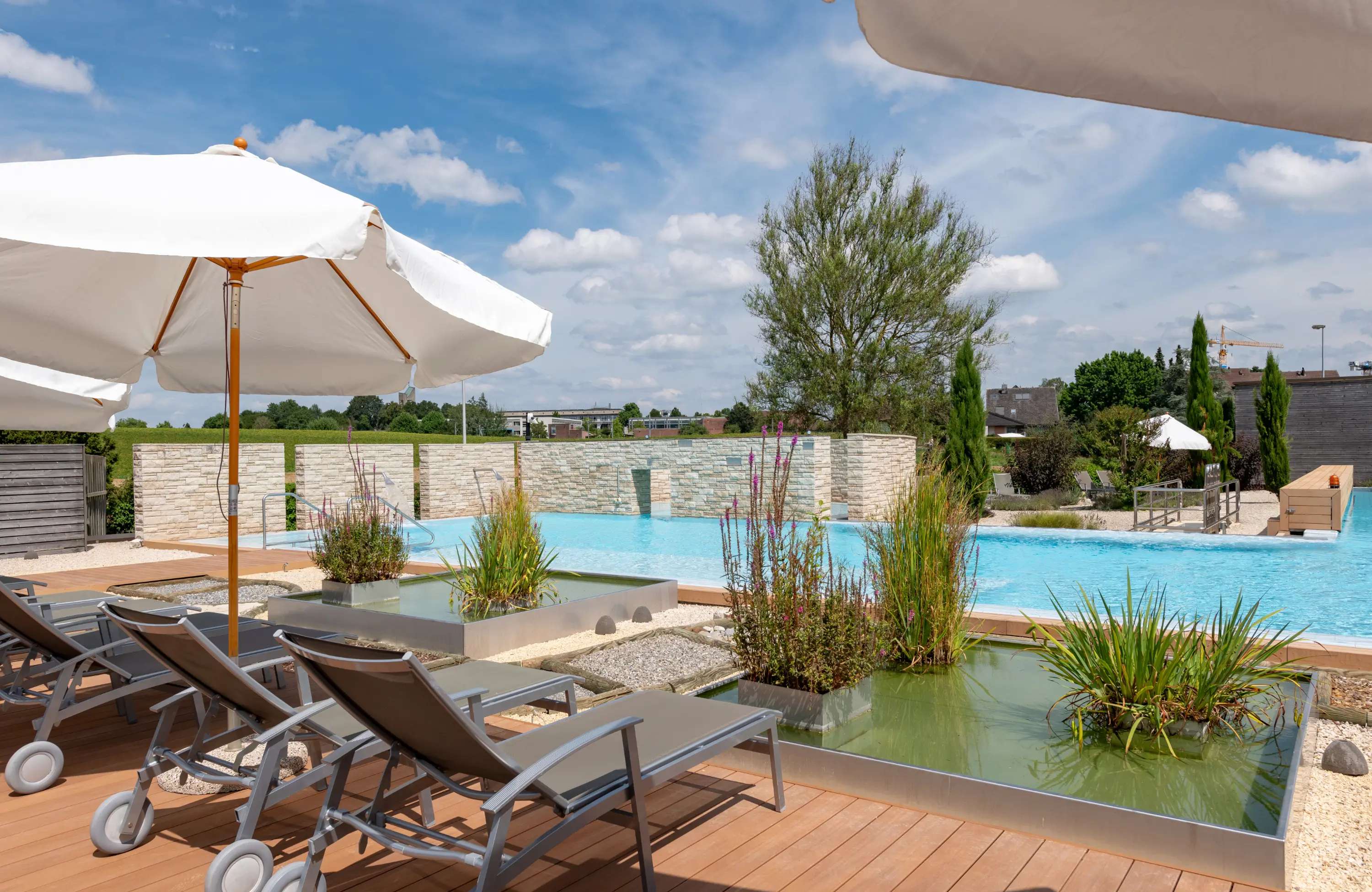 Aussenbereich im NaturSolebad Schönbühl