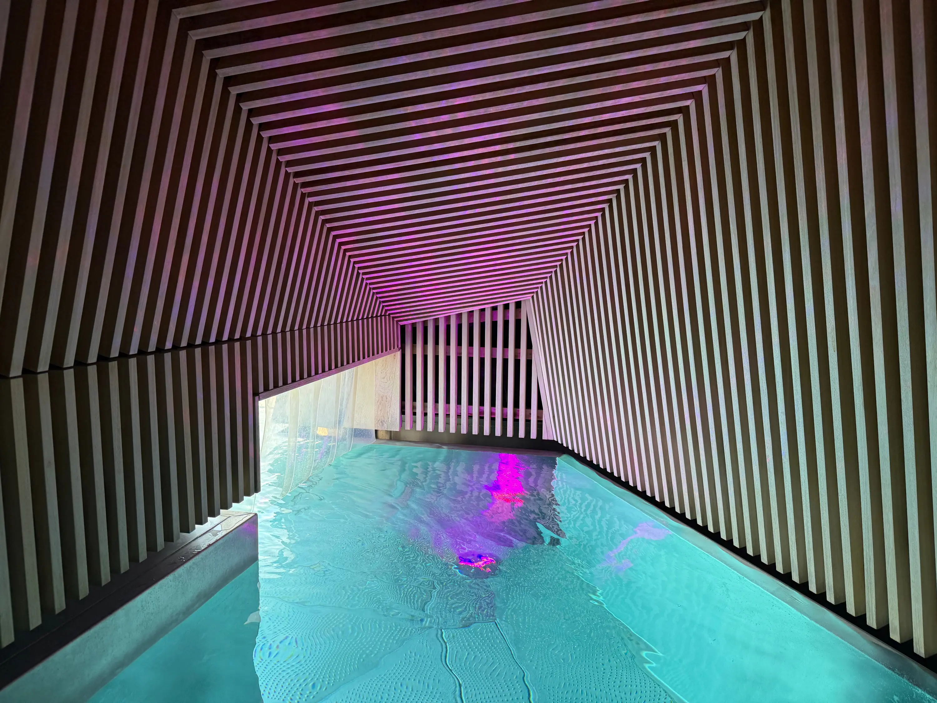 Eingang zum Infinity-Pool im Hürlimannbad