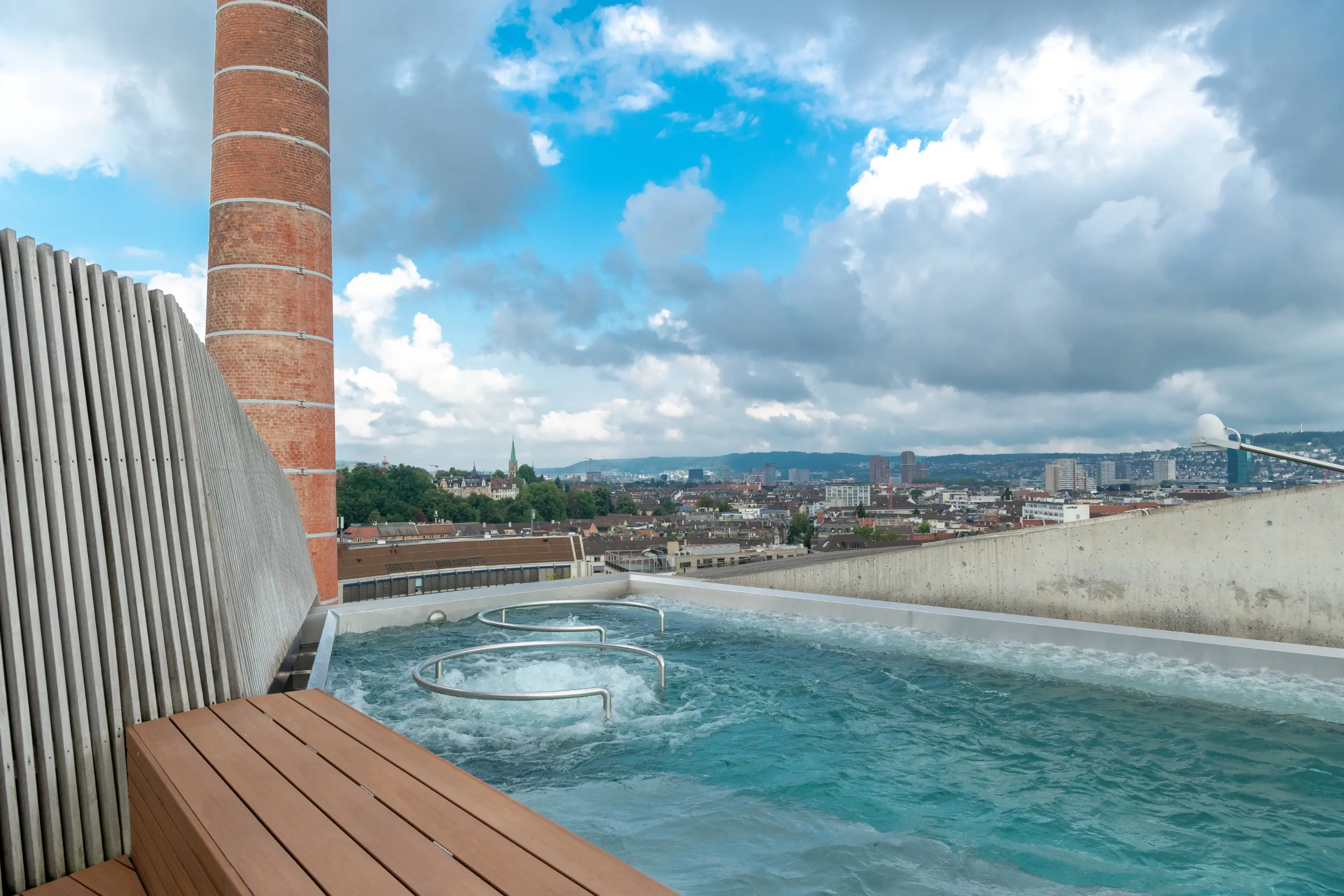 Infinity-Pool im Hürlimannbad