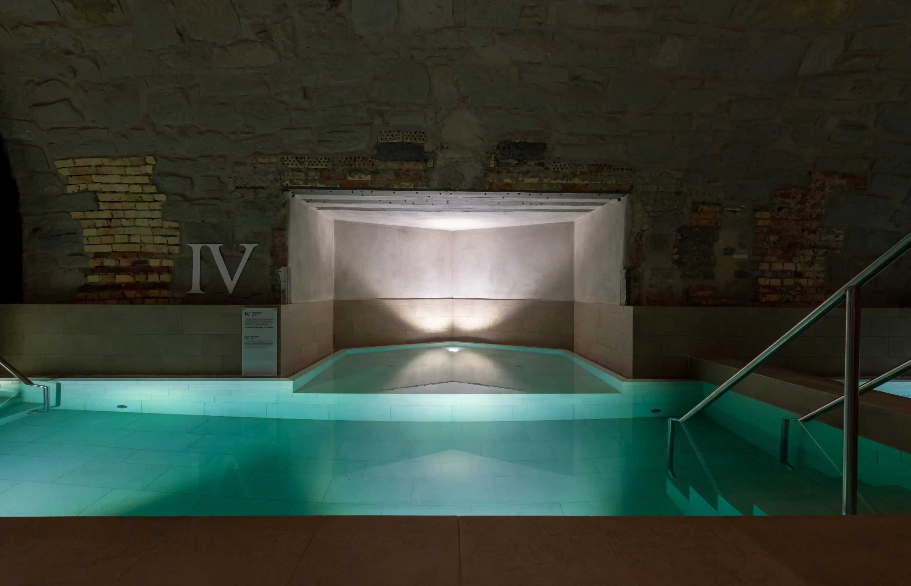 Heisses Wasser bei 40 °C fördert die Entgiftung und entspannt deine Muskulatur spürbar.