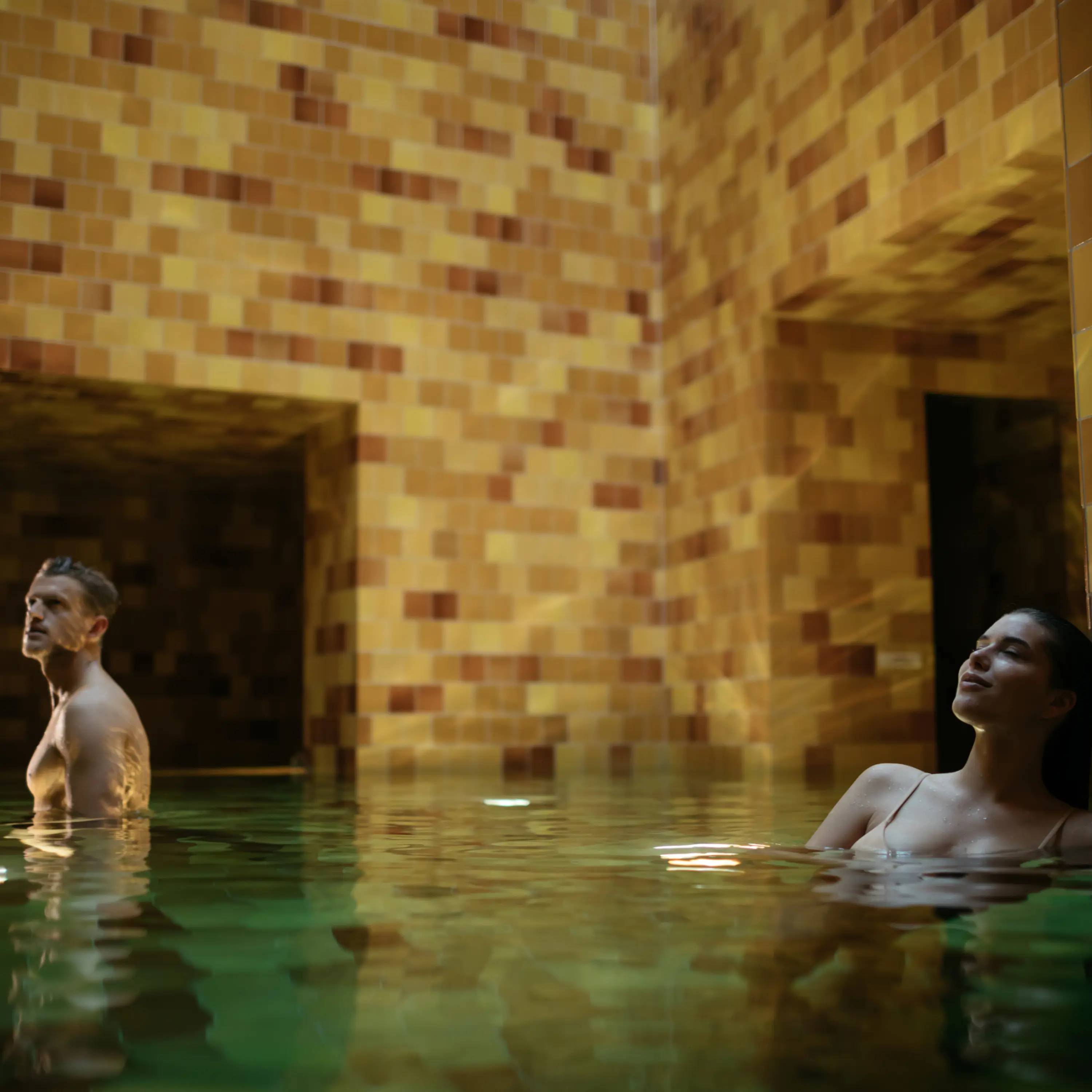 Entspannen im Alpenbad im Mineralbad & Spa