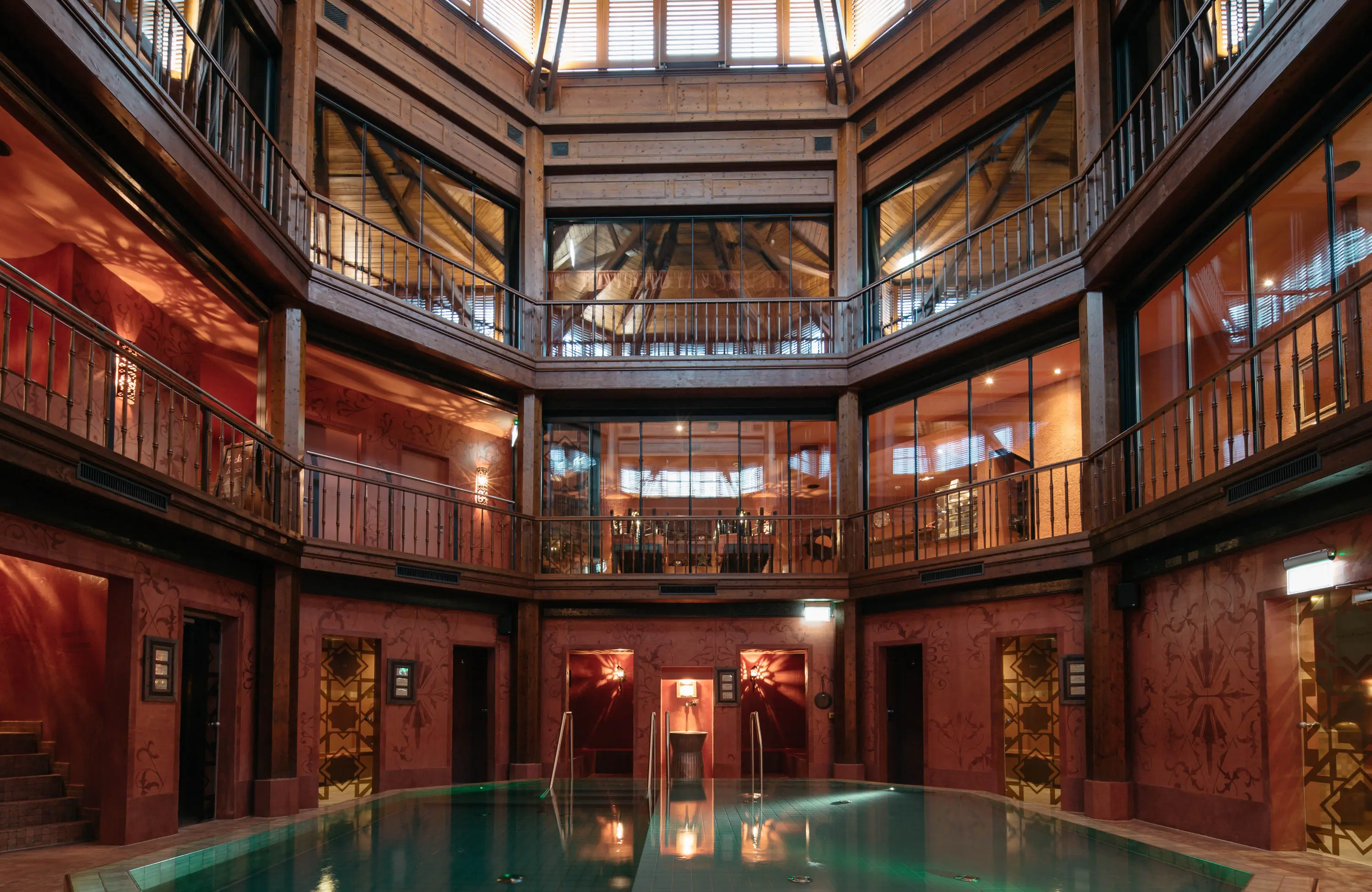 Sicaklik – zentrales Entspannungsbad im Hammam unter der 13 Meter hohen Kuppel.