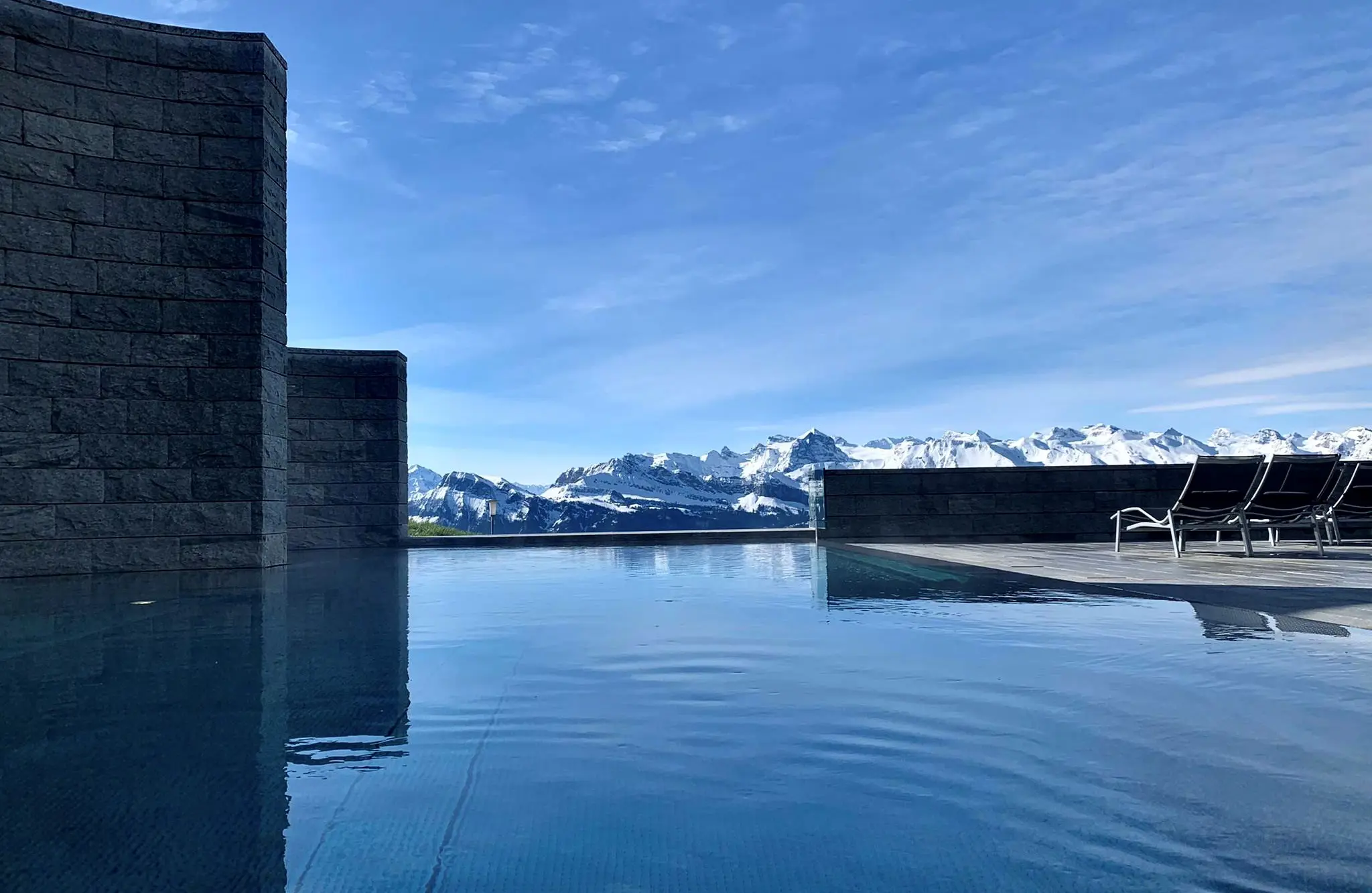 Aussenbad mit Bergblick