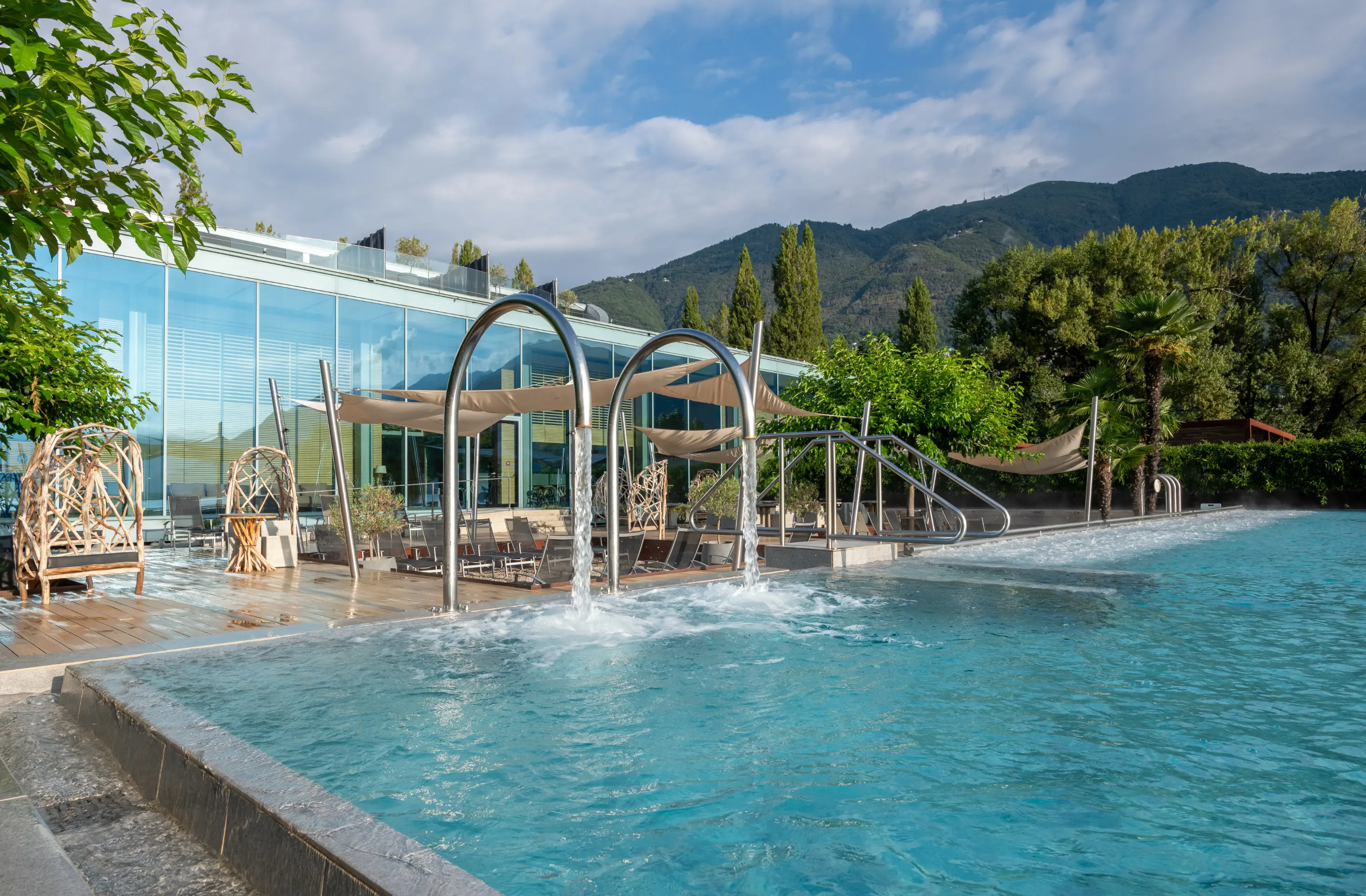 Aussenbad mit Relaxzone