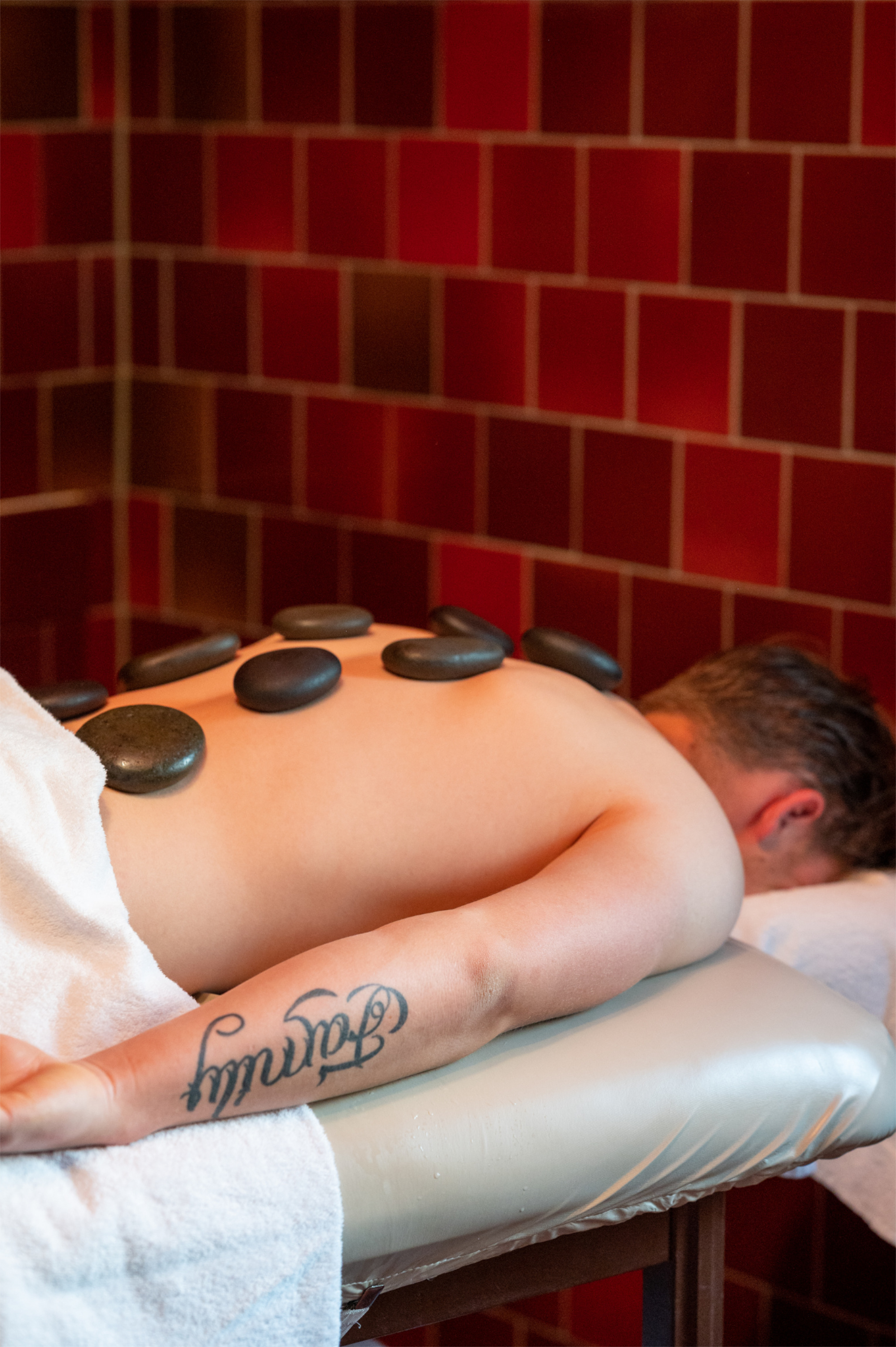 Reservation Day Spa Back & Stone
